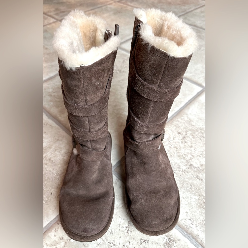 Kids UGG’s size 3